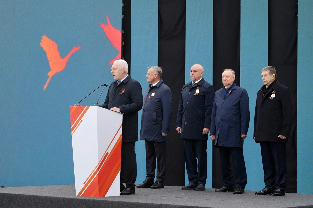 Александр Гуцан у микрофона.jpg